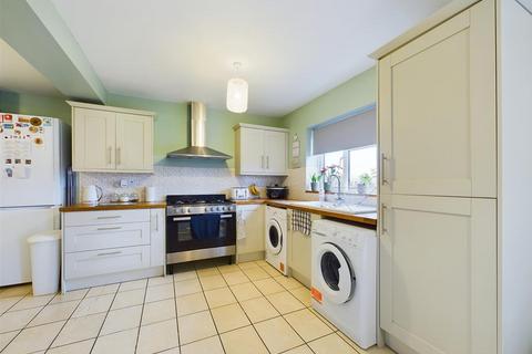 35 Ashgrove Avenue, Gloucester, GL4 4NF