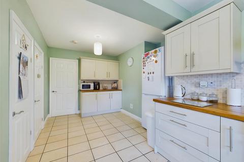 35 Ashgrove Avenue, Gloucester, GL4 4NF