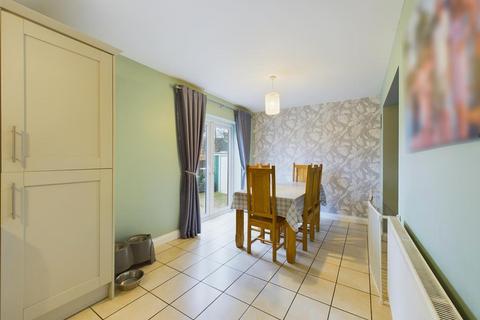 35 Ashgrove Avenue, Gloucester, GL4 4NF