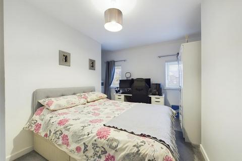 35 Ashgrove Avenue, Gloucester, GL4 4NF