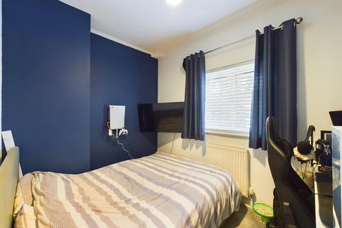 35 Ashgrove Avenue, Gloucester, GL4 4NF