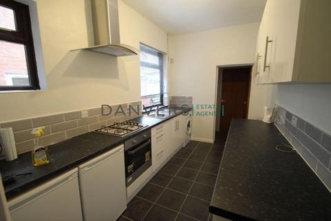 4 bedroom terraced house to rent, Vaughan Street, Leicester LE3