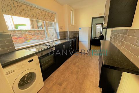 3 bedroom terraced house to rent, Rydal Street, Leicester LE2