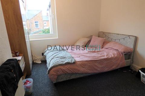 4 bedroom terraced house to rent, Ullswater Street, Leicester LE2