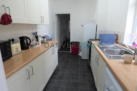4 bedroom terraced house to rent, Ullswater Street, Leicester LE2