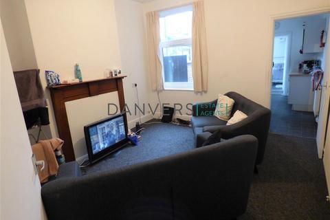 4 bedroom terraced house to rent, Ullswater Street, Leicester LE2