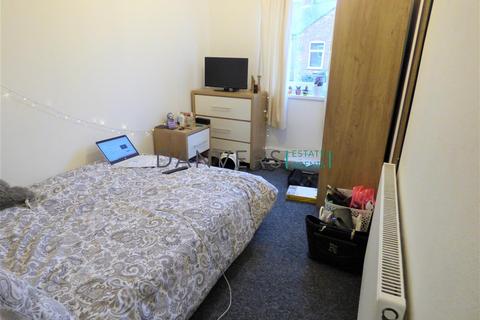 4 bedroom terraced house to rent, Ullswater Street, Leicester LE2