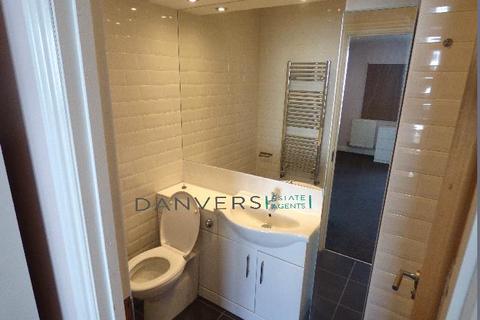 4 bedroom end of terrace house to rent, Helmdon Road, Leicester LE2