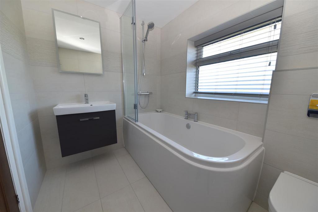 Main Bathroom.JPG