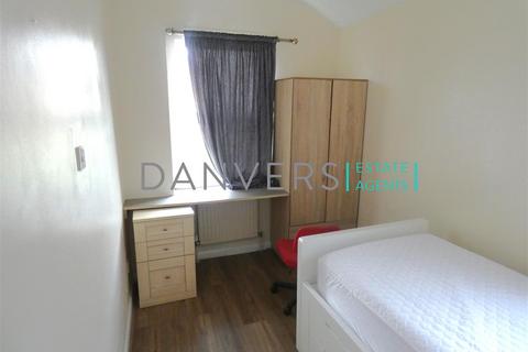 4 bedroom terraced house to rent, Ullswater Street, Leicester LE2