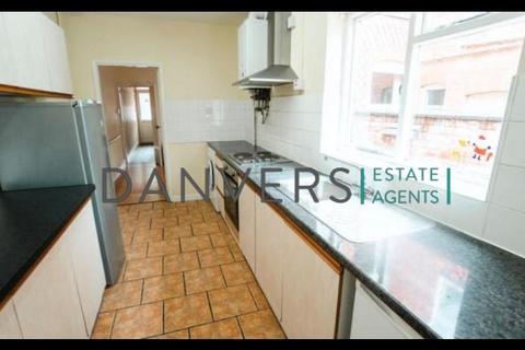 4 bedroom terraced house to rent, Harrow Road, Leicester LE3