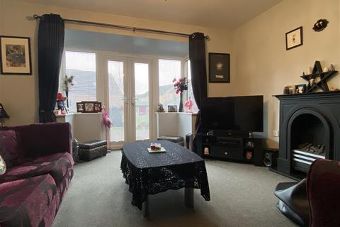 3 bedroom semi-detached house for sale, Springfield Road, Wakefield WF3