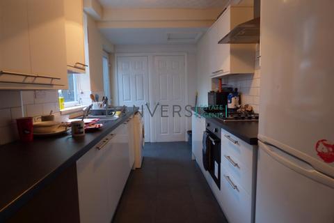 4 bedroom terraced house to rent, Tudor Road, Leicester LE3