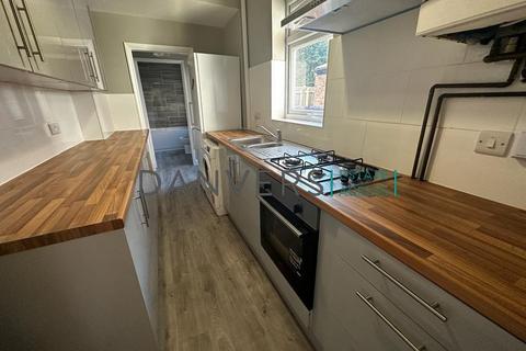 4 bedroom terraced house to rent, Grasmere Street, Leicester LE2