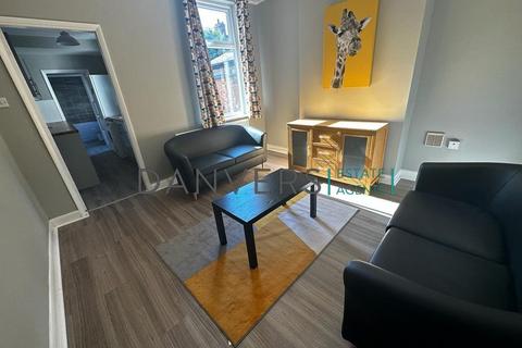 4 bedroom terraced house to rent, Grasmere Street, Leicester LE2
