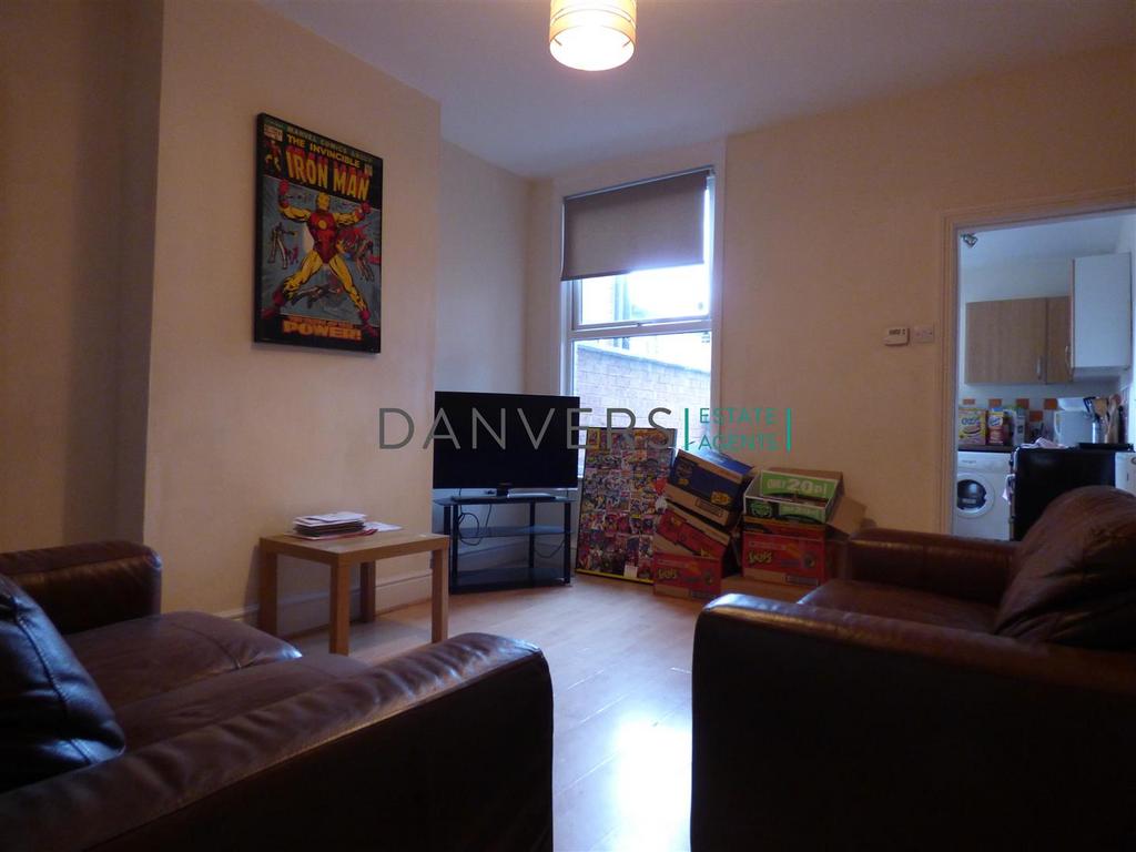 Wilberforce Road, Leicester LE3 3 bed terraced house £975 pcm (£225 pw)