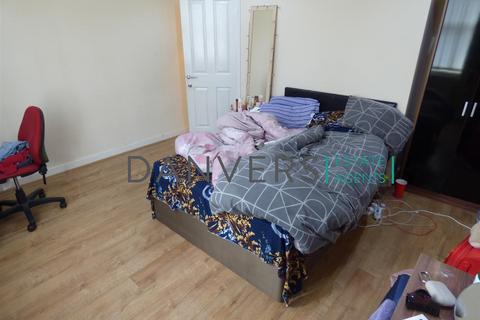 4 bedroom terraced house to rent, Grasmere Street, Leicester LE2