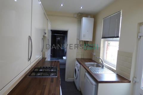 4 bedroom terraced house to rent, Grasmere Street, Leicester LE2