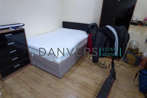 4 bedroom terraced house to rent, Grasmere Street, Leicester LE2