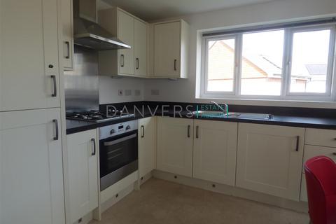 3 bedroom townhouse to rent, Watkin Road, Leicester LE2