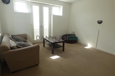 3 bedroom townhouse to rent, Watkin Road, Leicester LE2