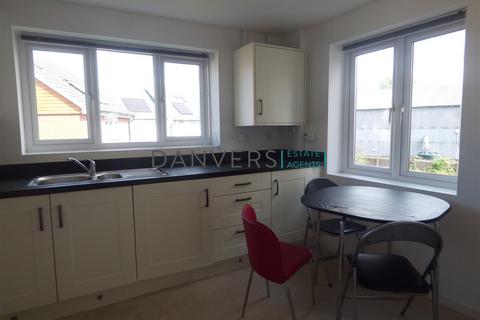 3 bedroom townhouse to rent, Watkin Road, Leicester LE2