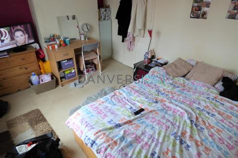 4 bedroom end of terrace house to rent, Compton Road, Leicester LE3