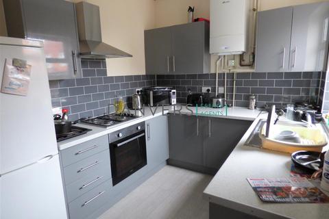 4 bedroom end of terrace house to rent, Compton Road, Leicester LE3