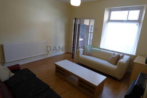 4 bedroom terraced house to rent, Ullswater Street, Leicester LE2