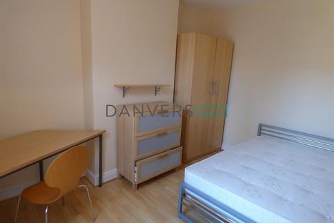 4 bedroom terraced house to rent, Ullswater Street, Leicester LE2