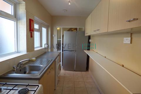 4 bedroom terraced house to rent, Ullswater Street, Leicester LE2