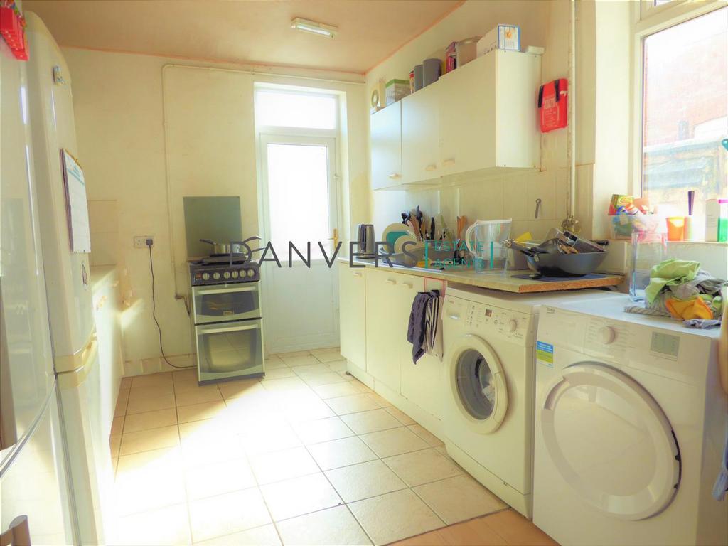 Wilberforce Road, Leicester LE3 4 bed detached house to rent £1,213