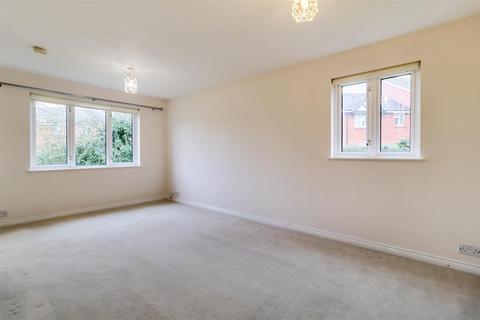2 bedroom apartment for sale - Parry Drive, Weybridge KT13