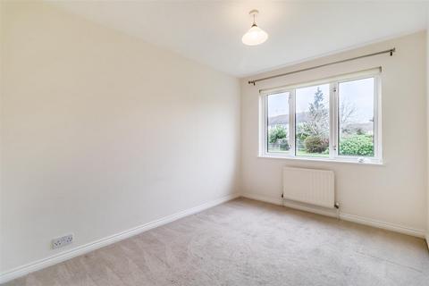 2 bedroom apartment for sale - Parry Drive, Weybridge KT13