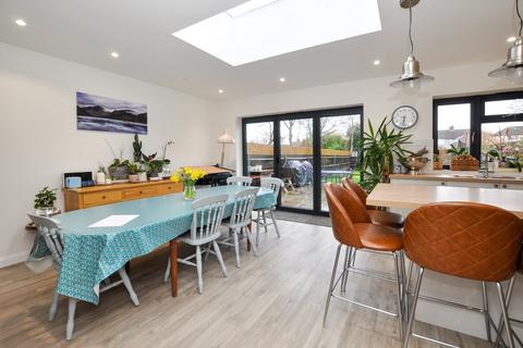 55 Lime Tree Walk, West Wickham, BR4 9EB