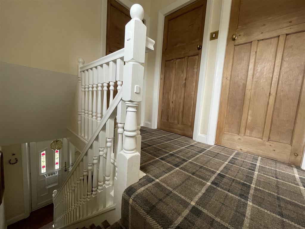 Hall/stairs/landing