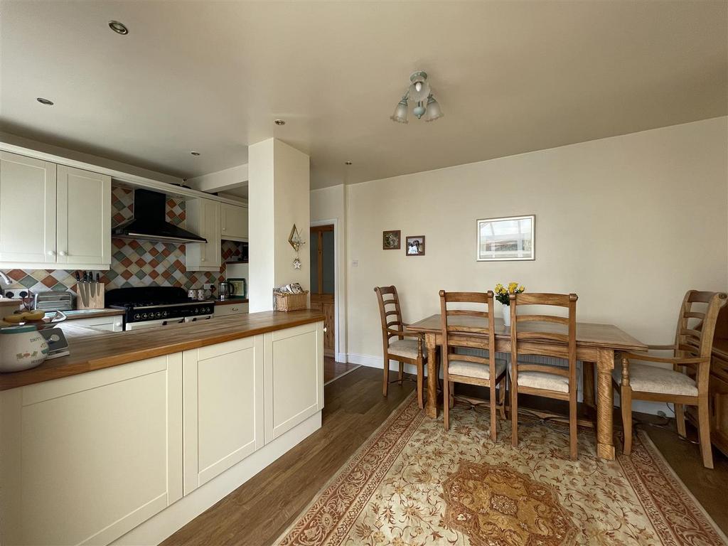 Dining kitchen
