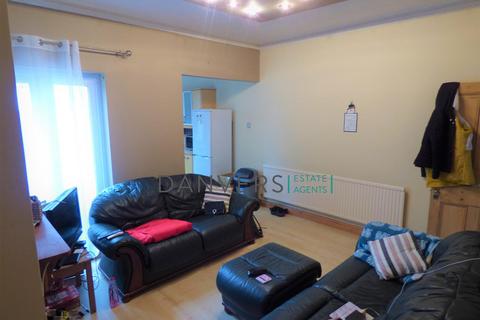 3 bedroom end of terrace house to rent, Norman Street, Leicester LE3