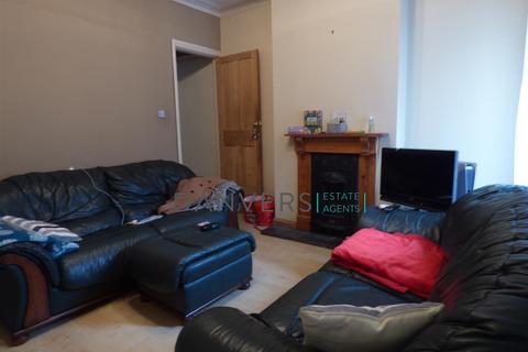 3 bedroom end of terrace house to rent, Norman Street, Leicester LE3