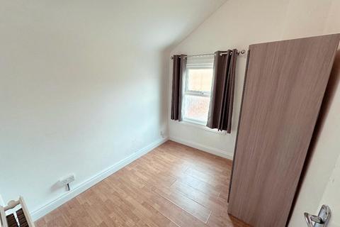 1 bedroom in a house share to rent, Kingston Road
