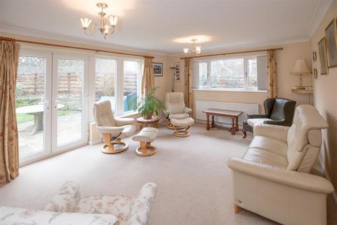 3 bedroom detached bungalow for sale - 148 Deyne Road, Huddersfield HD4