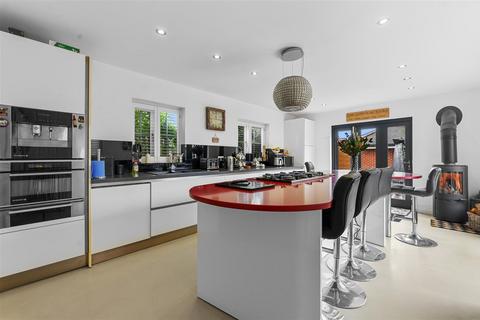 8 bedroom detached house for sale, Priors Field, Bicknacre, Chelmsford