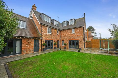 8 bedroom detached house for sale, Priors Field, Bicknacre, Chelmsford