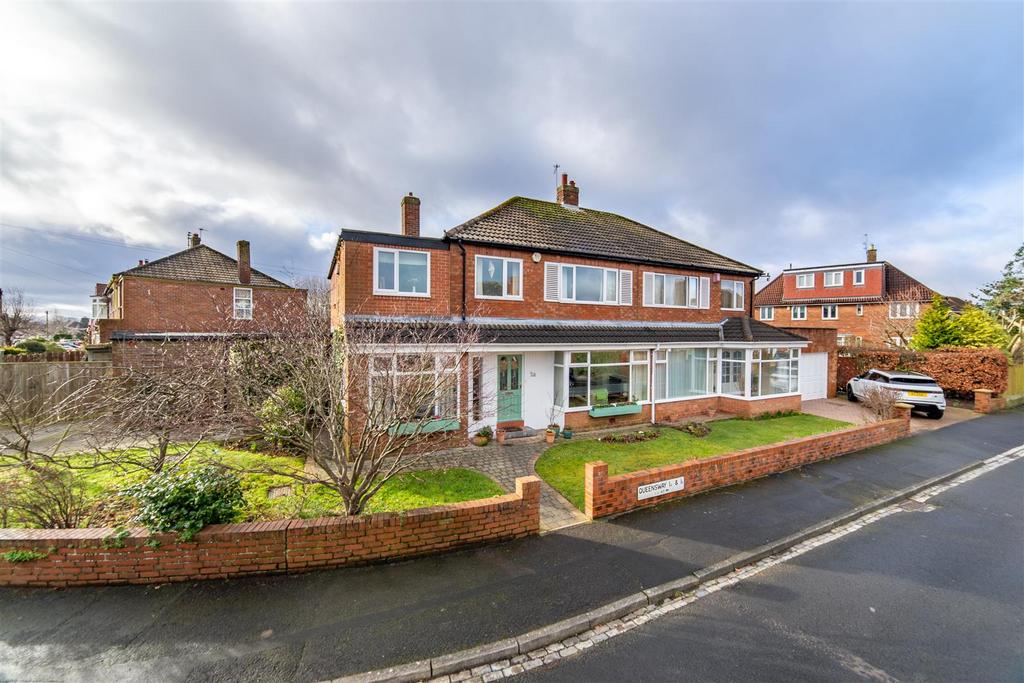 Queensway, Gosforth, Newcastle Upon Tyne 5 bed semidetached house for