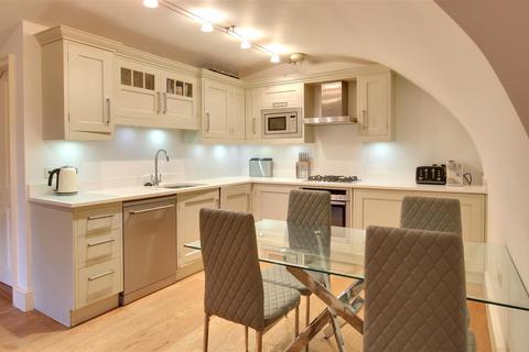 2 bedroom flat for sale, Balls Park, Hertford