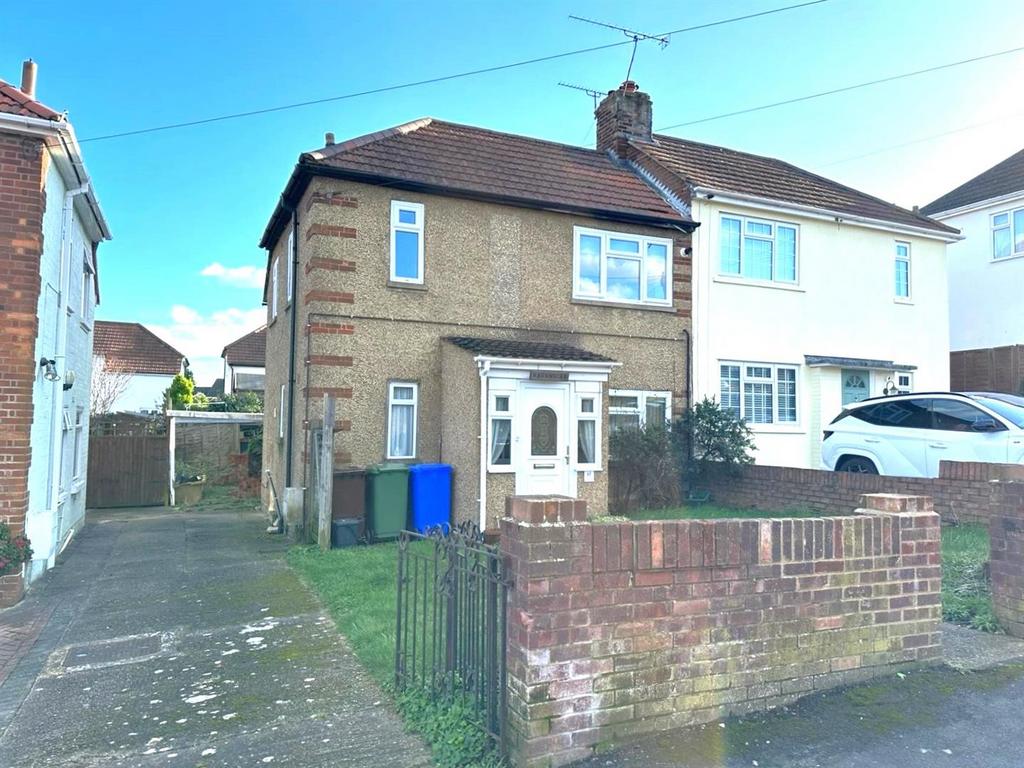 Connaught Road, Aldershot 3 bed semidetached house for sale £325,000