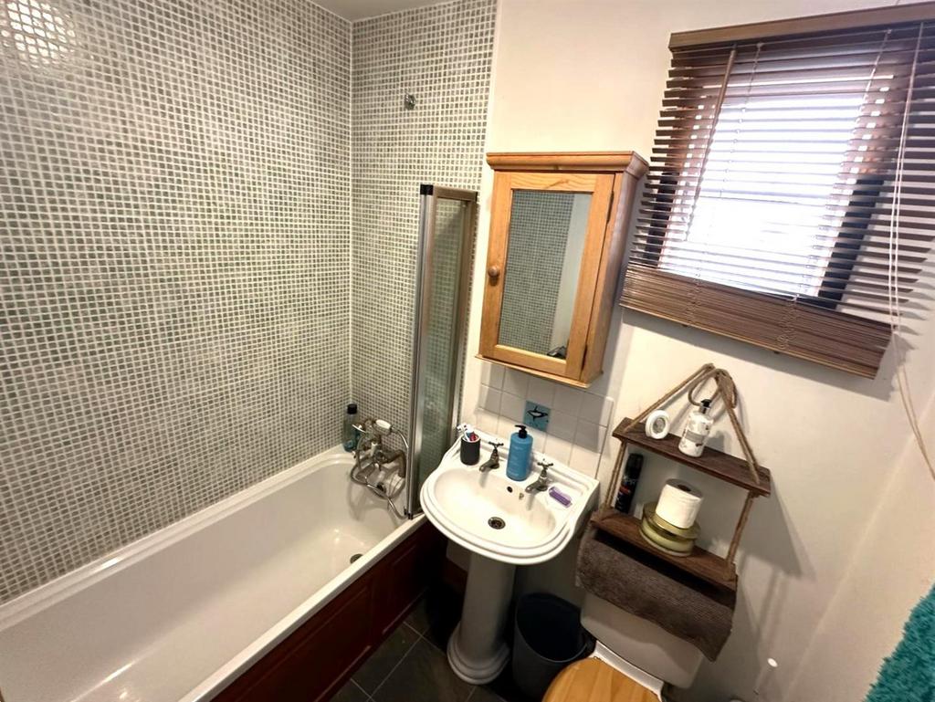 Bathroom new 2.jpg