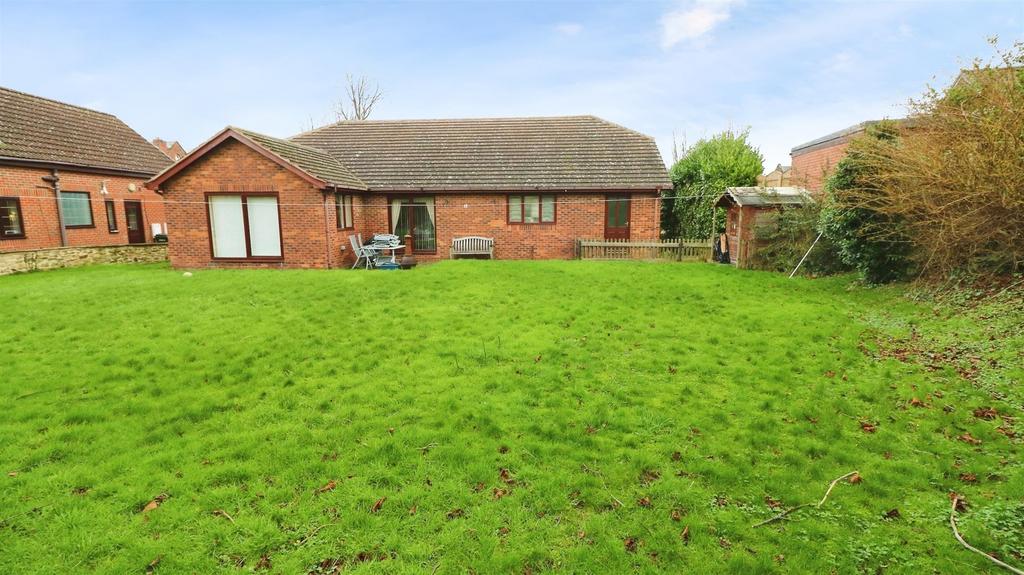 Kimberworth Road, Kimberworth, Rotherham 4 bed detached bungalow for