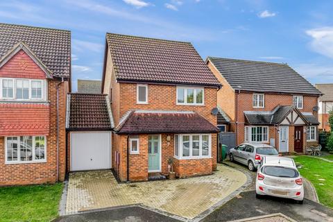 7 Downs Close, Hawkinge, Folkestone, CT18 7PA