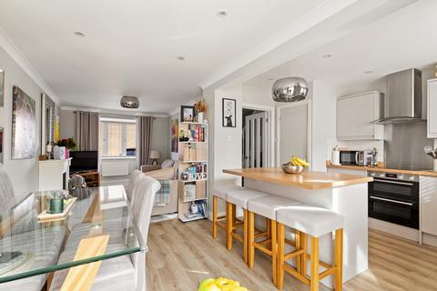 7 Downs Close, Hawkinge, Folkestone, CT18 7PA